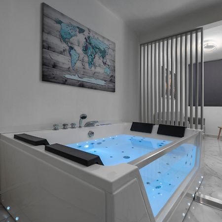 Premium Jacuzzi Suite At The City Center, By Aqua Platinum Thessaloníki Luaran gambar